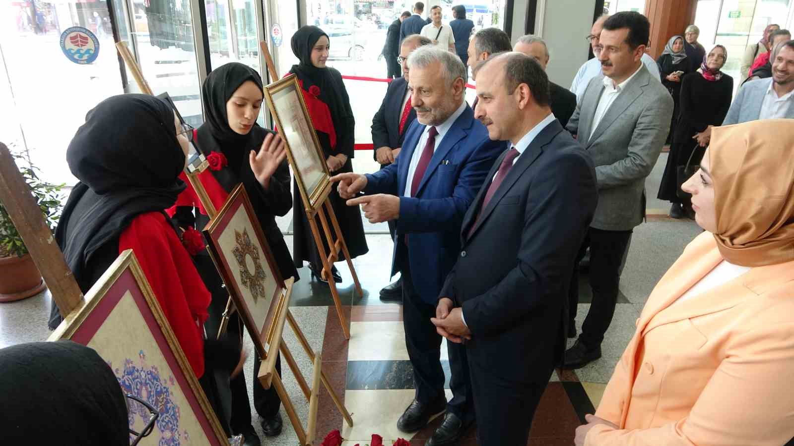Peygamber Efendimizin k&uuml;nyelerinden oluşan 75 eserlik resim sergisi ilgi g&ouml;rd&uuml;