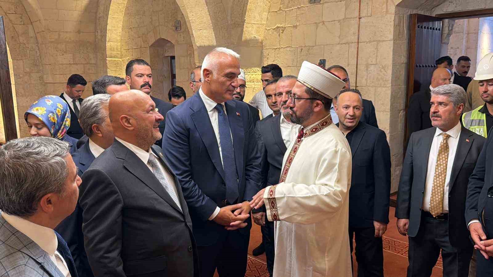 Depremde hasar g&ouml;ren tarihi Musalla Camii yeniden ibadete a&ccedil;ıldı