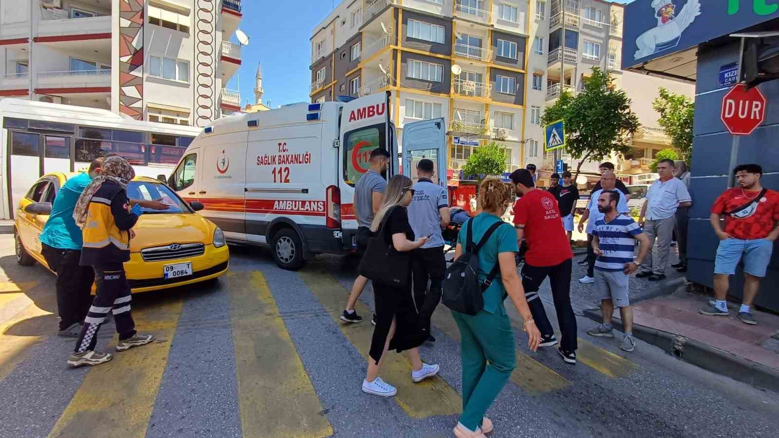 Efeler’de yolun karşısına geçmek isteyen kadına taksi çarptı: 1 yaralı