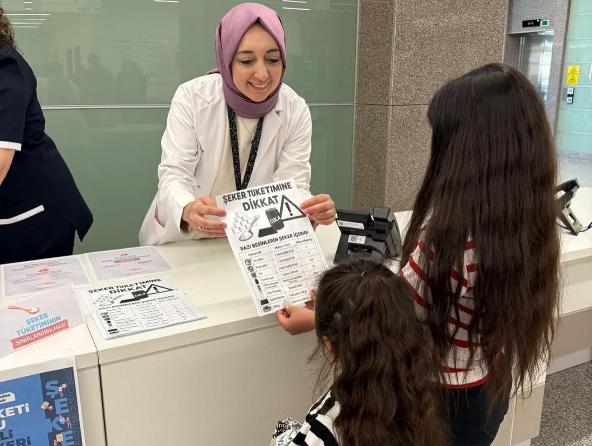 Kütahya Şehir Hastanesi’nden şeker tüketimine karşı farkındalık etkinliği