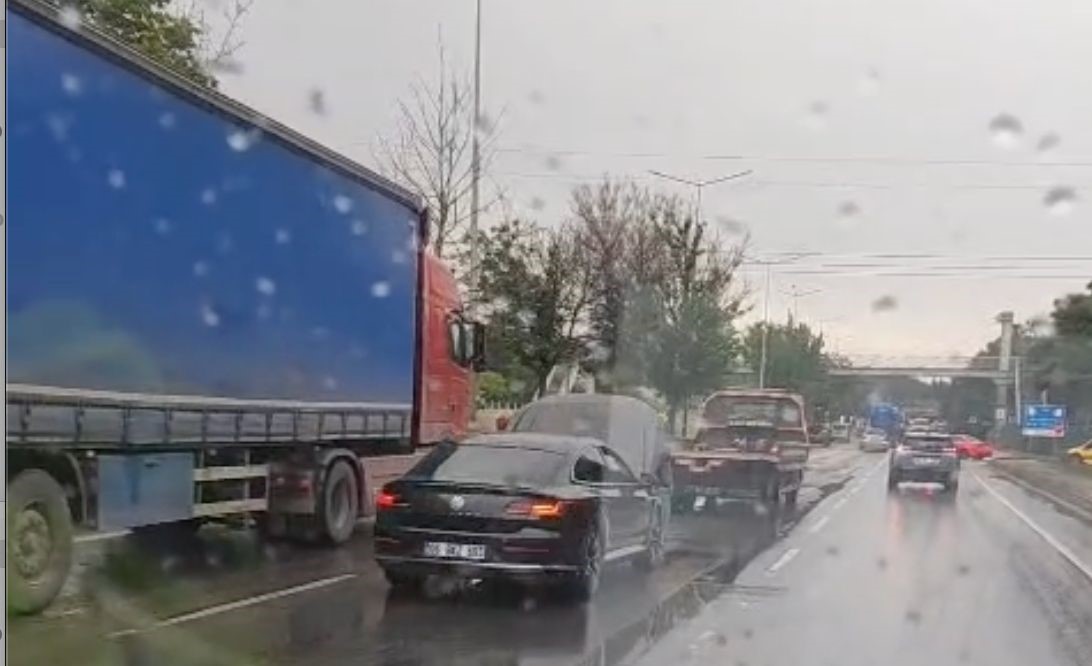Şiddetli yağışlar beraberinde kazaları da getirdi