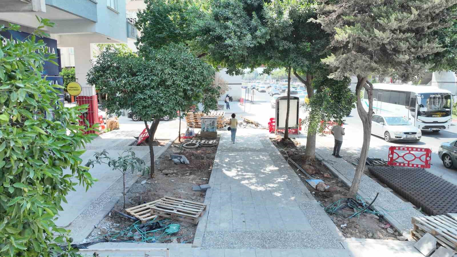 Kent merkezinin &uuml;&ccedil; &ouml;nemli bulvarına estetik dokunuş