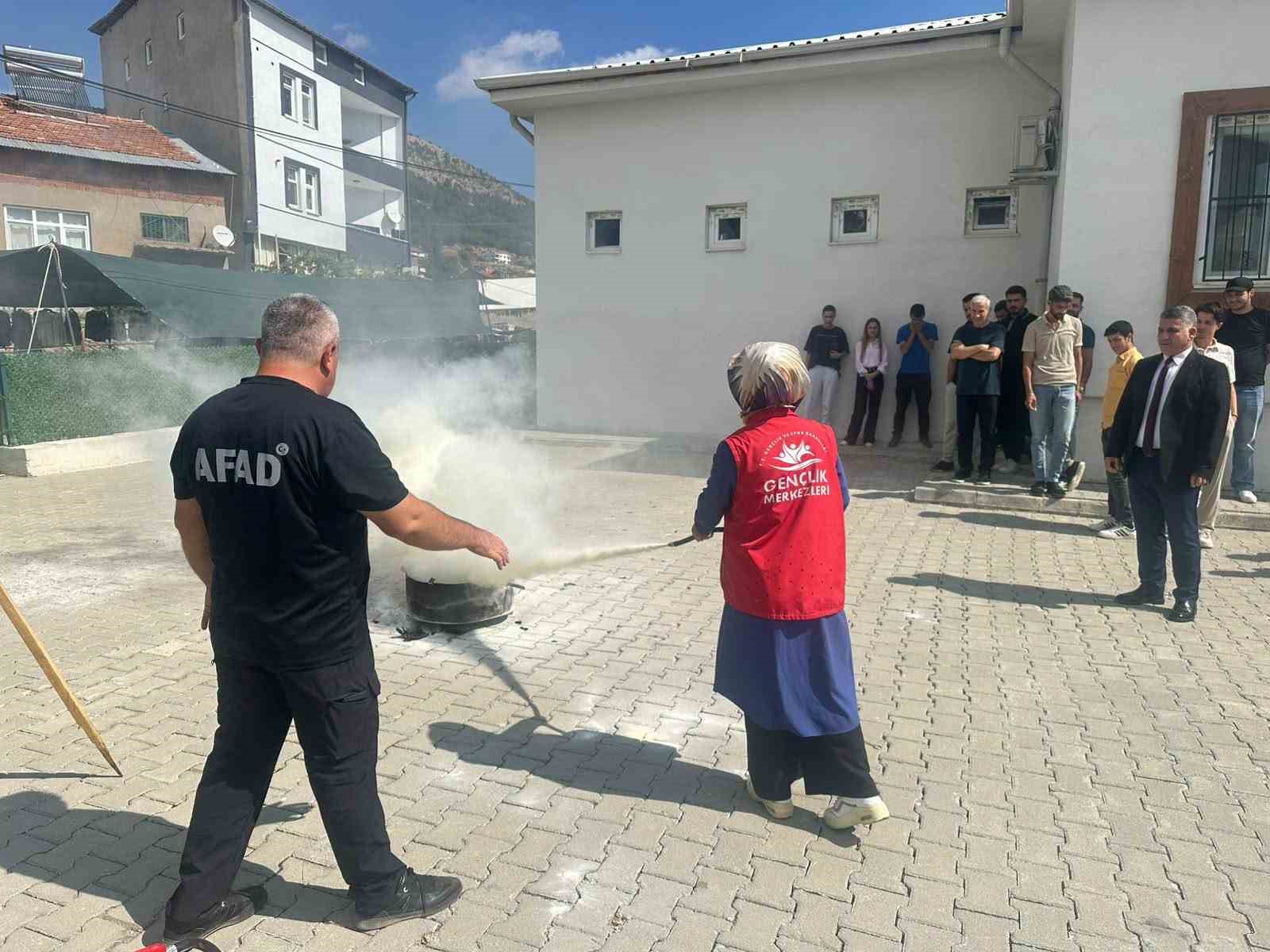 &Ccedil;elikhan&rsquo;da ger&ccedil;eğini aratmayan deprem ve yangın tatbikatı