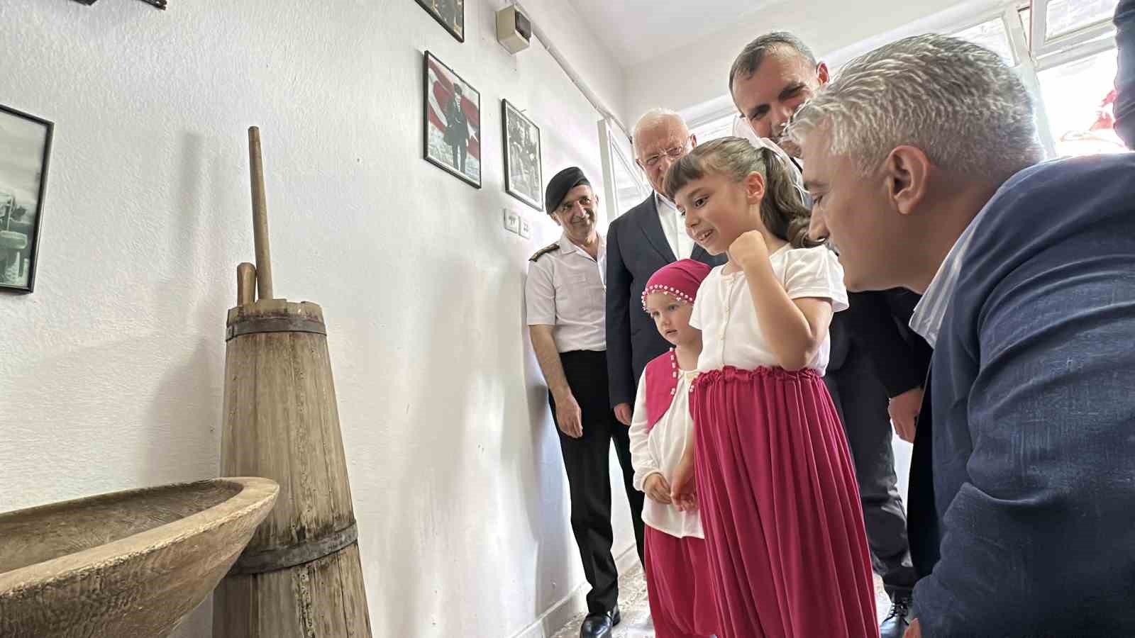 Çeşmelerden ayran aktı