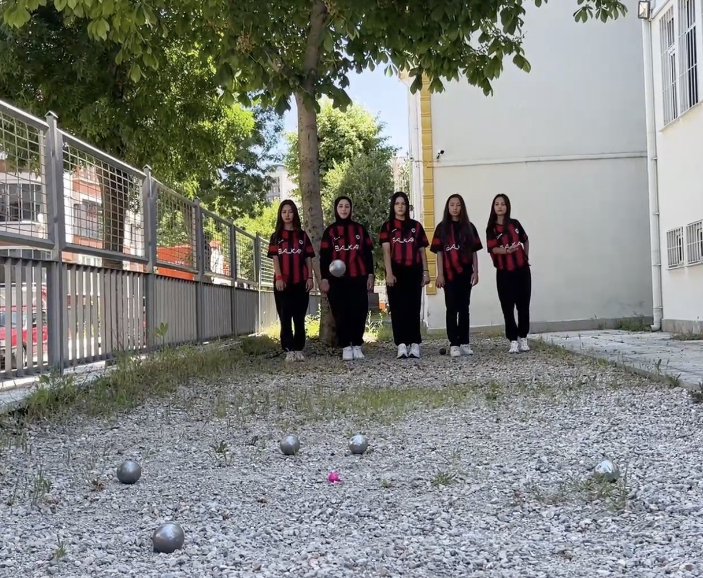 Türkiye şampiyonu olan öğrencilere meşaleli karşılama