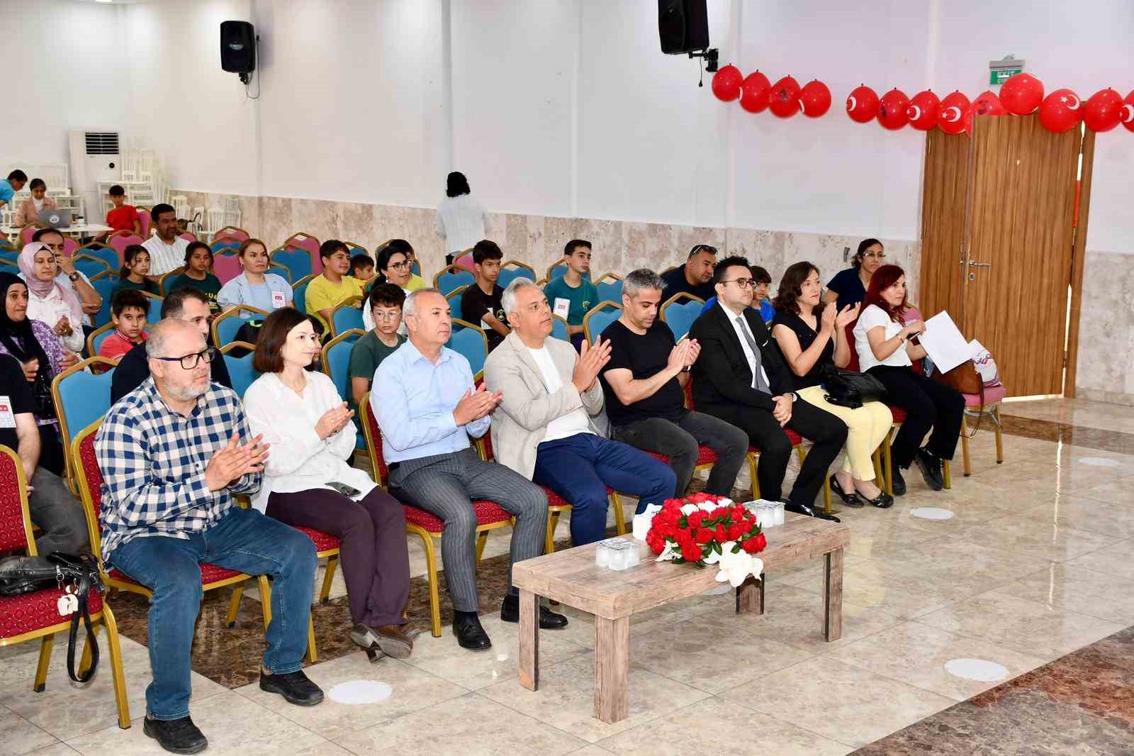 Silifke&rsquo;de &rsquo;Ortaokullar Arası Otto Robot Dans Şenliği&rsquo; d&uuml;zenlendi