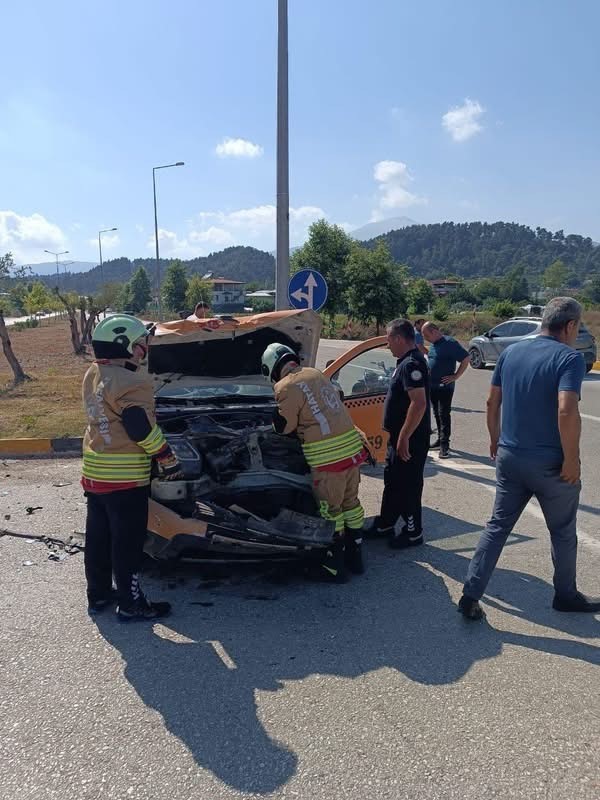Yayladağı’nda trafik kazası:6 yaralı