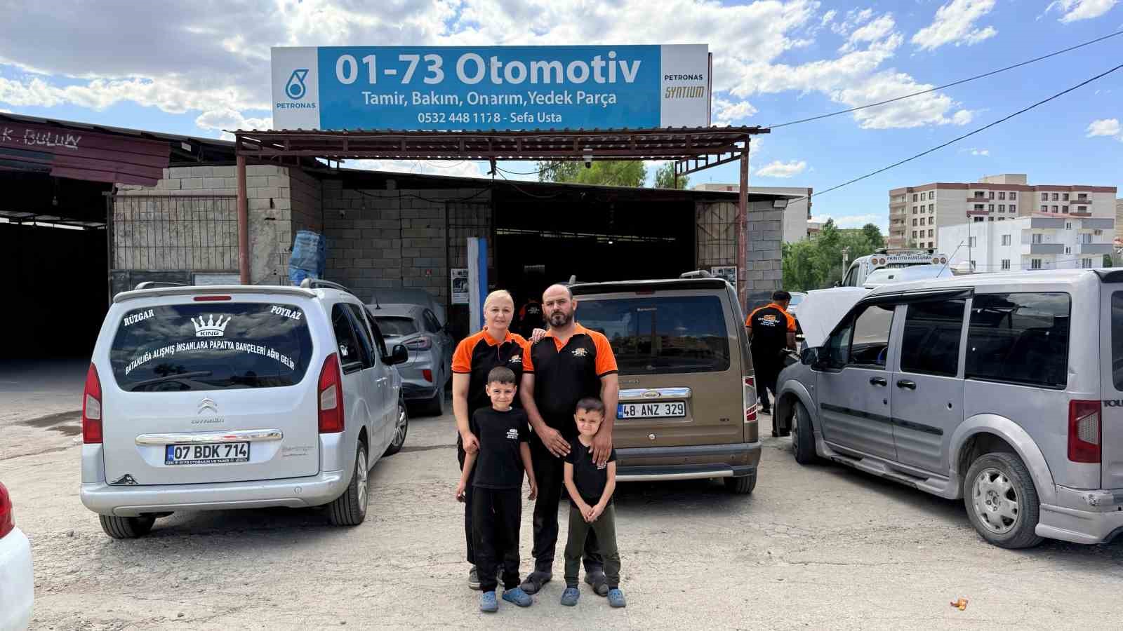 Yemek bırakmak için kocasının araç tamir atölyesine geldi, motor ustası oldu