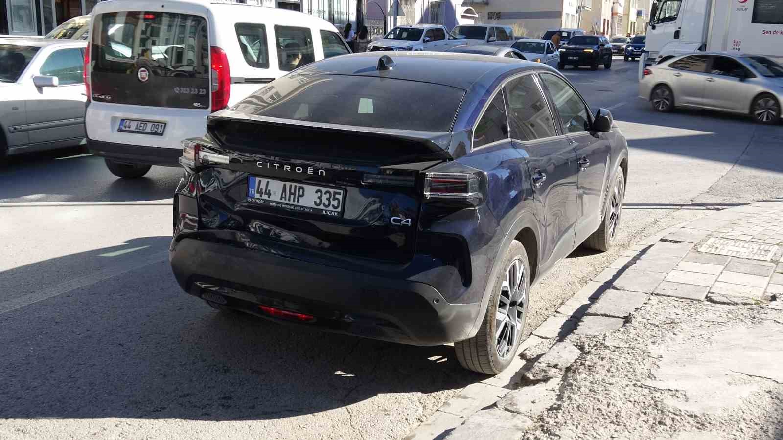 Freni boşalan minib&uuml;s dehşet sa&ccedil;tı: 7 yaralı