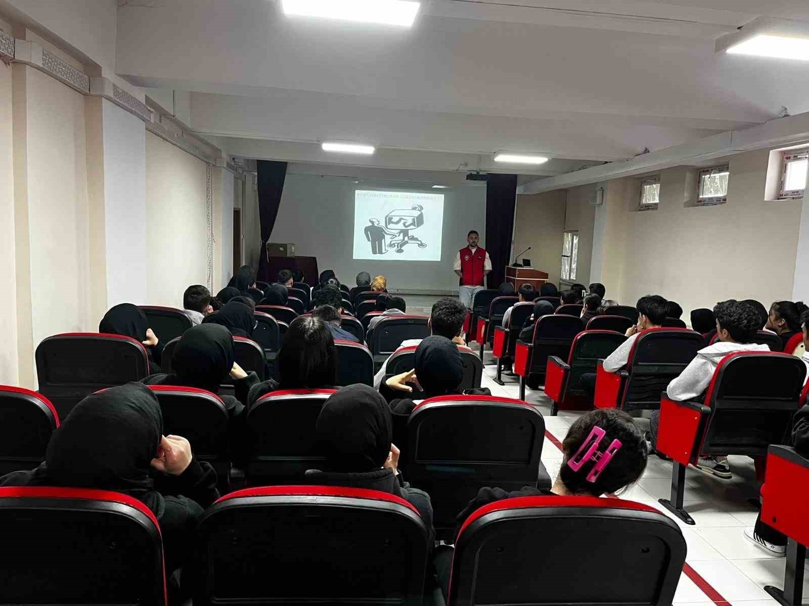 Sarıkamış&rsquo;ta &ouml;ğrencilere ter&ouml;rle m&uuml;cadele ve dijital g&uuml;venlik semineri