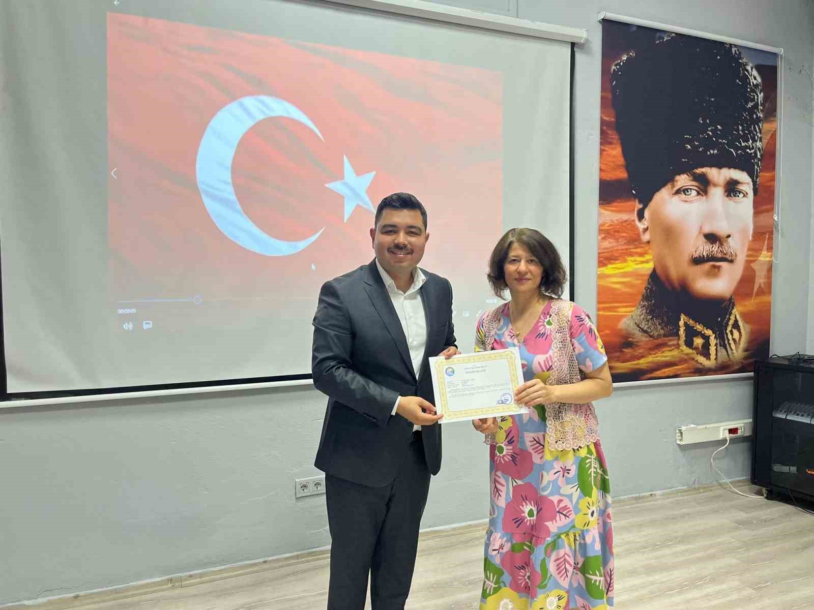 T&uuml;rkeli&rsquo;de 42 &ouml;ğretmene başarı belgesi