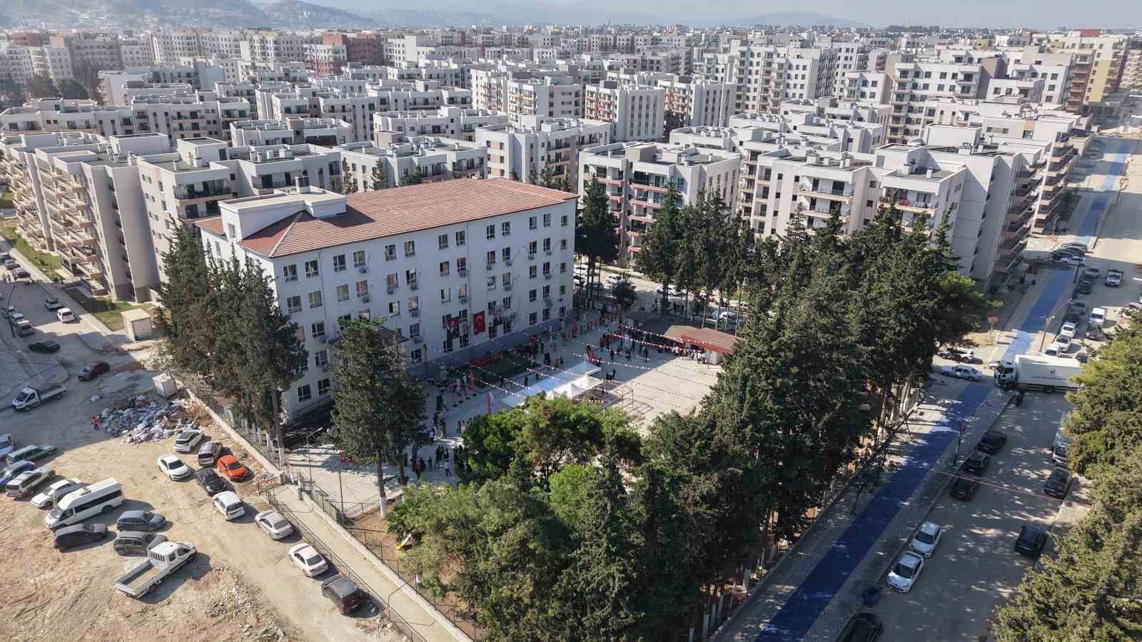 Hatay’da ilk ders zili çaldı, 360 bin öğrenci okullara döndü