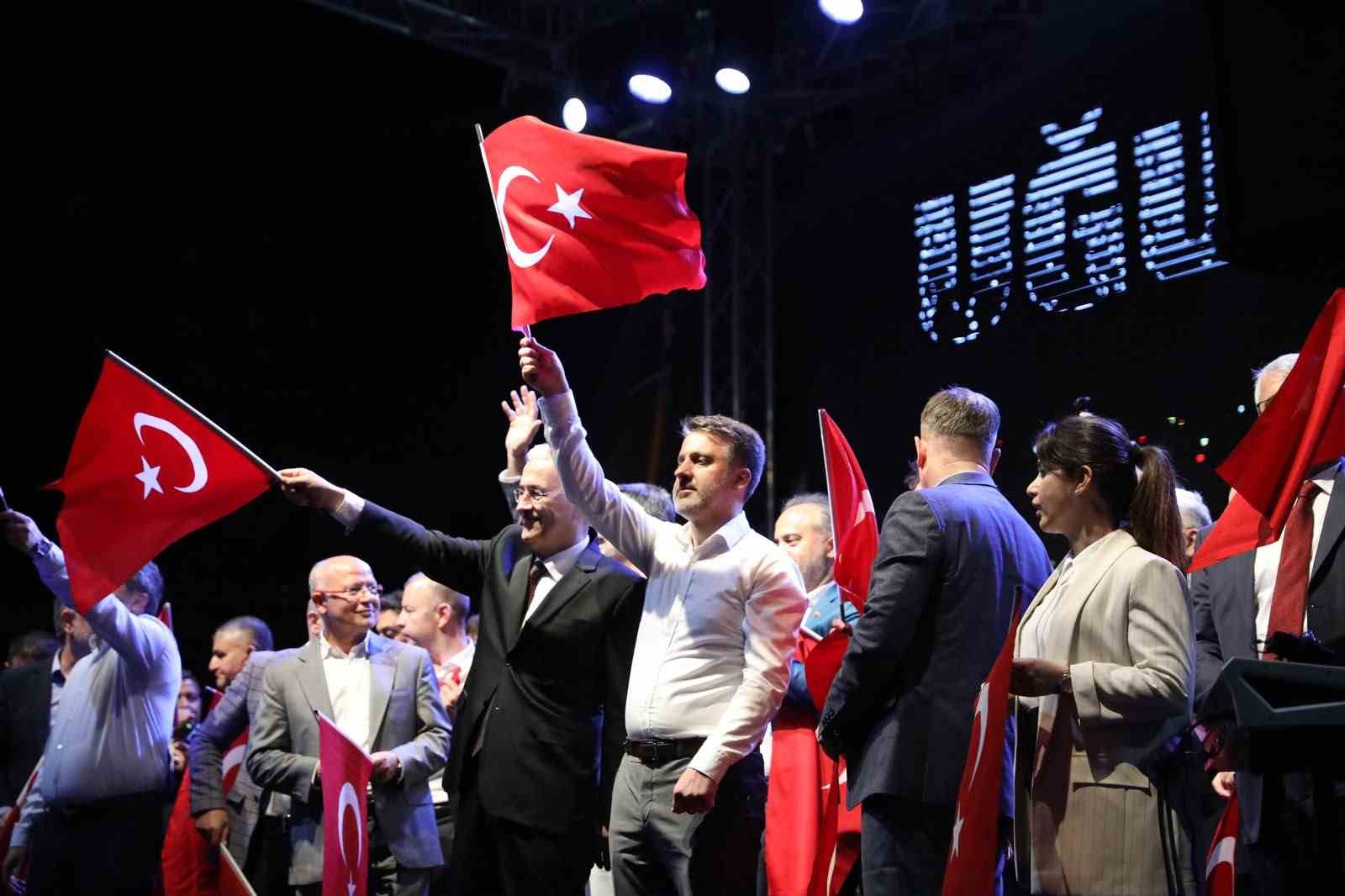 Bursa&rsquo;da &rsquo;Demokrasi ve Bayrak Y&uuml;r&uuml;y&uuml;ş&uuml;&rsquo;