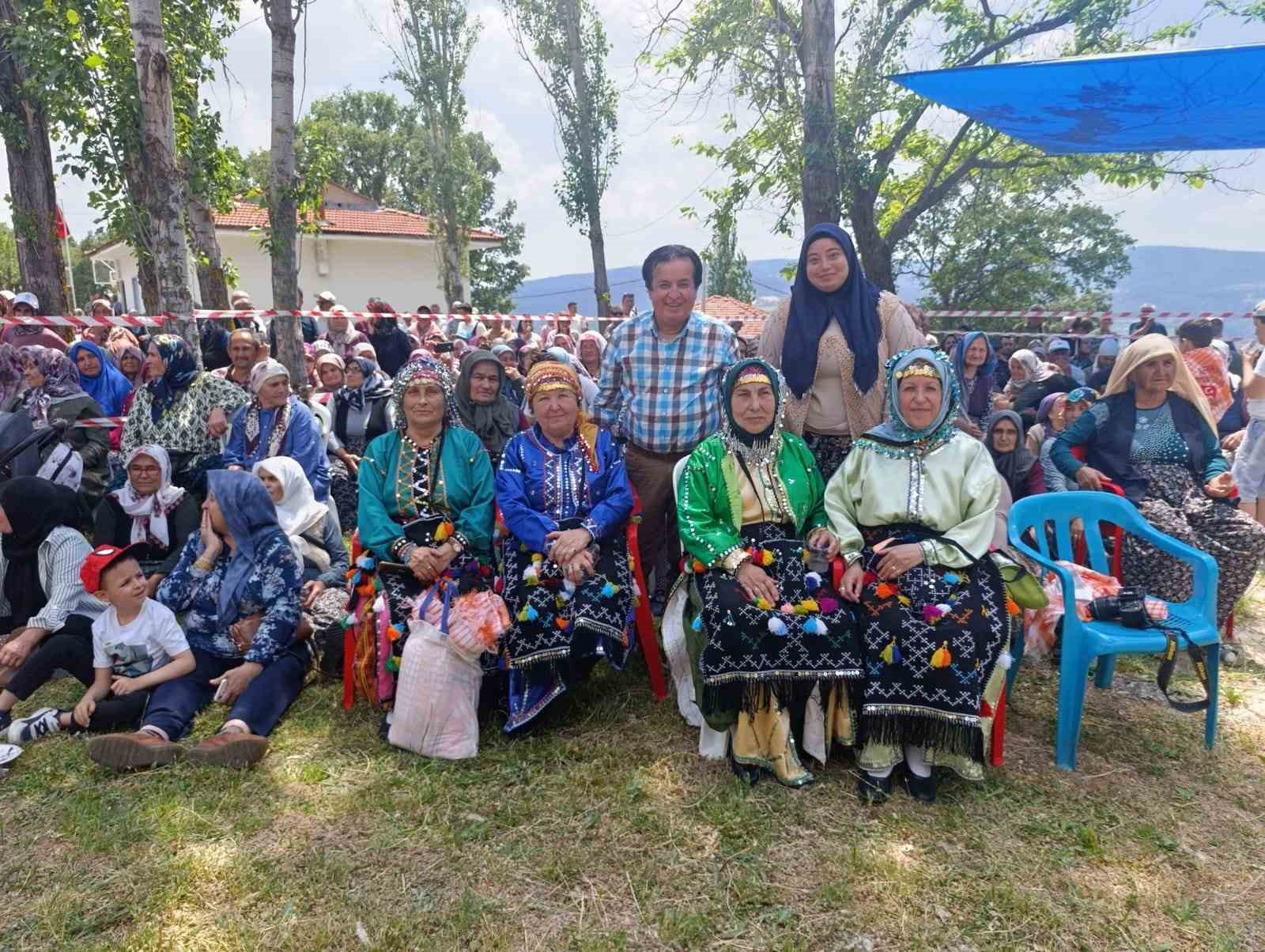Binlerce insan Kiraz Festivali için Börez’e akın etti