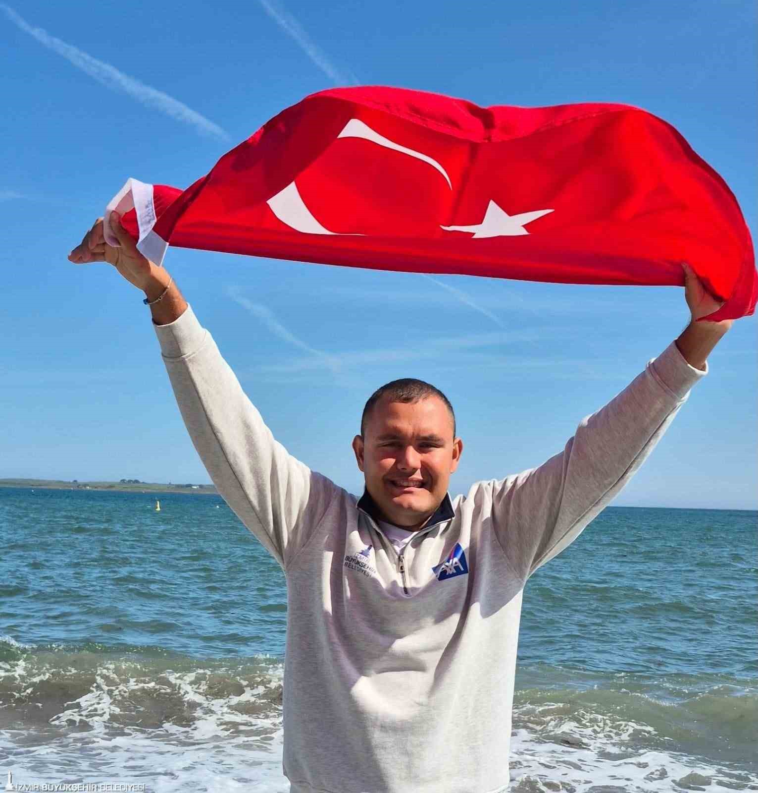 Kasapoğlu&rsquo;ndan İzmirli sporcuya tebrik