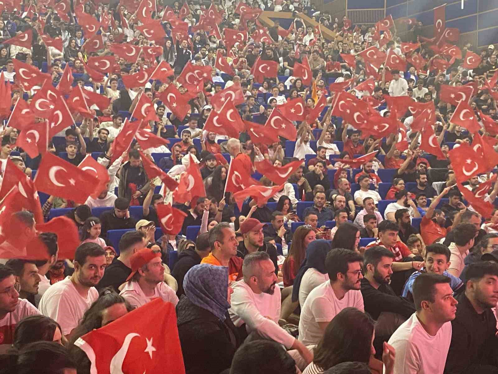 Milli ma&ccedil; heyecanı Ankara&rsquo;da dev ekranda yaşandı