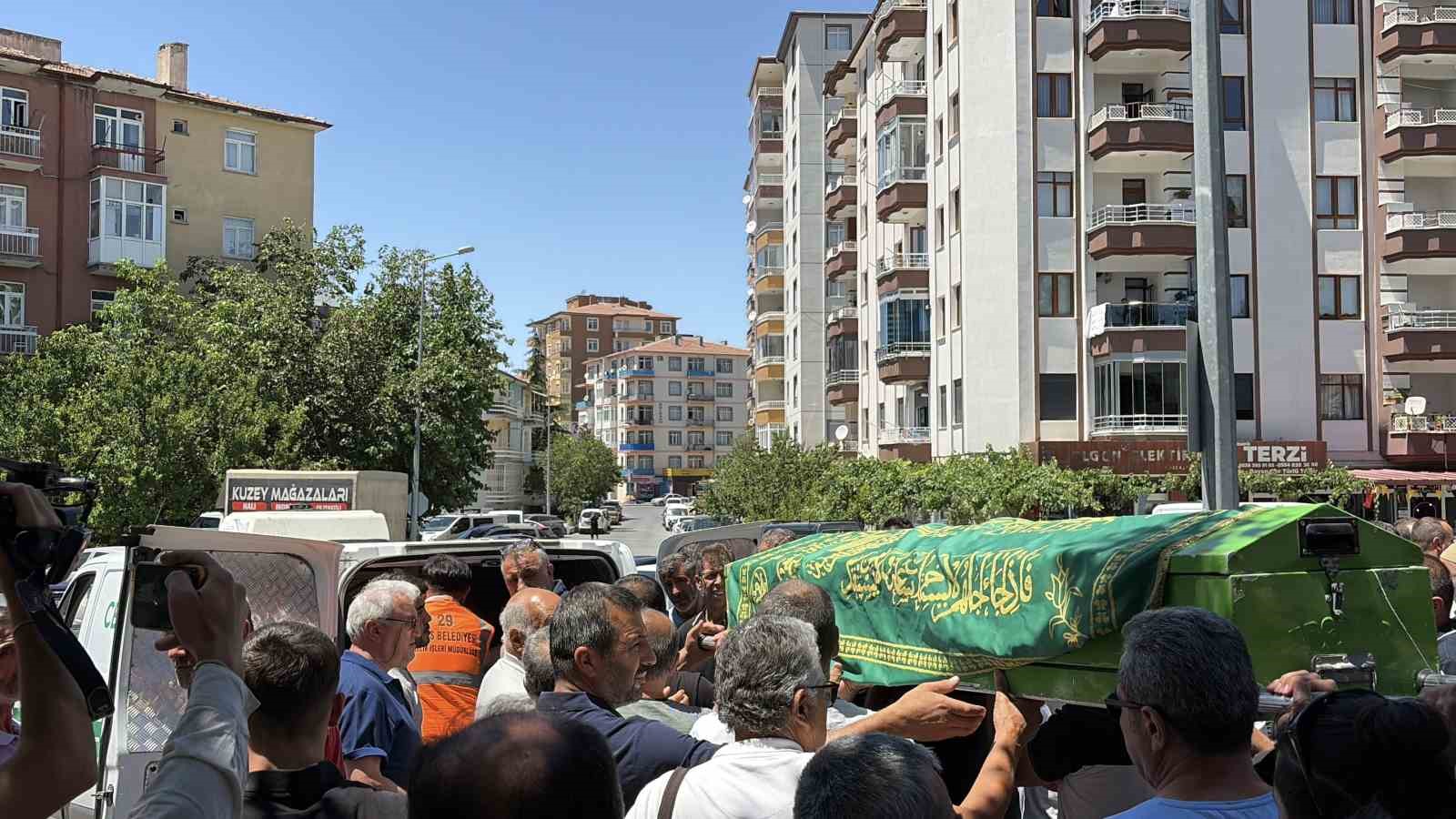 Feci kazada hayatını kaybeden anne ve 8 aylık bebeği yan yana toprağa verildi