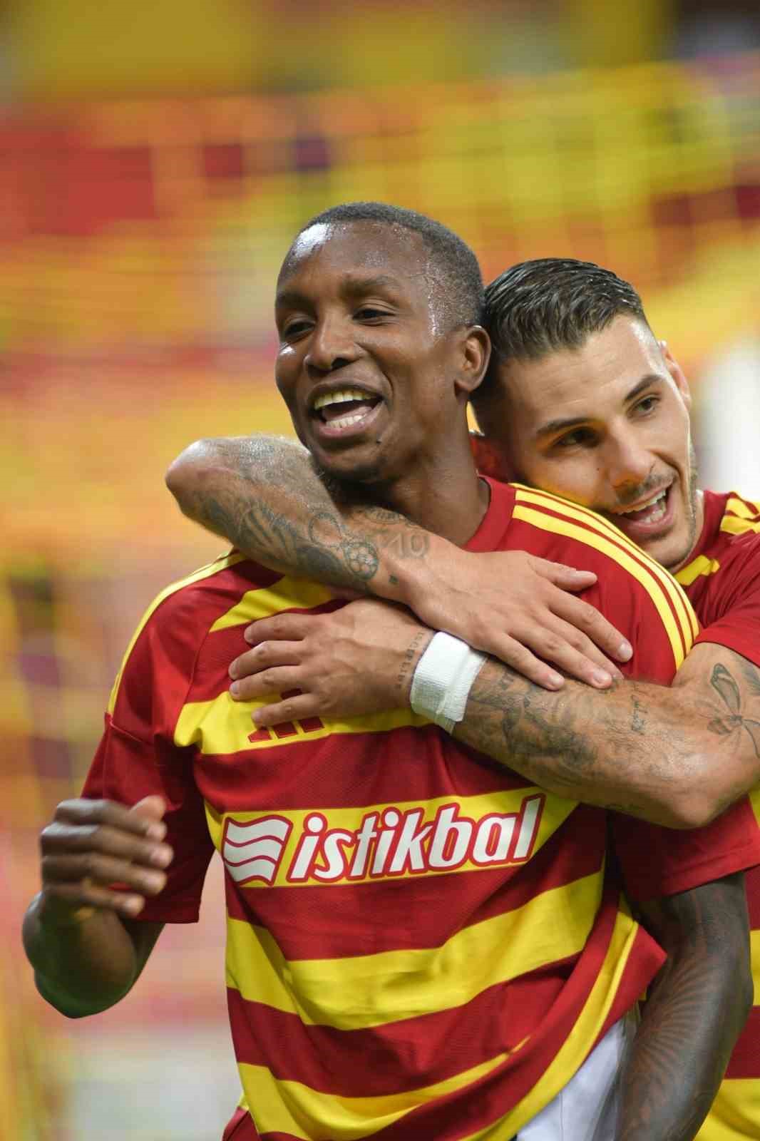 Daniel Moreno&rsquo;dan 2 ma&ccedil;ta 4 gol
