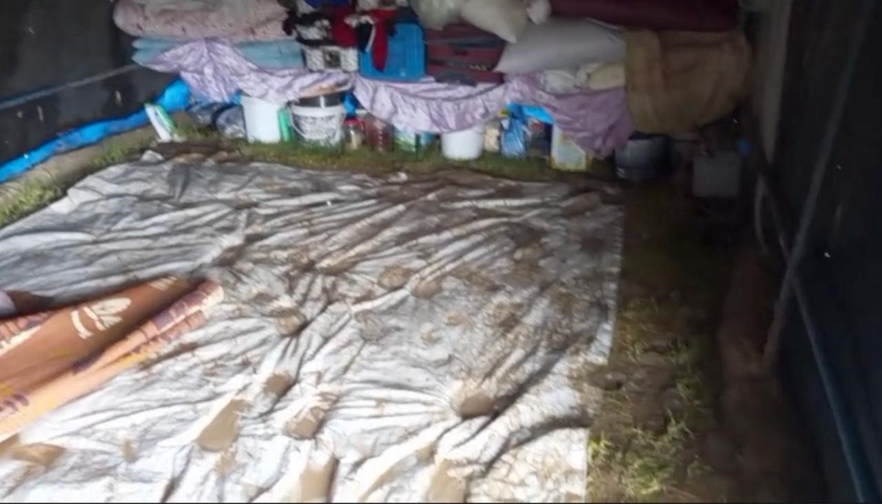 &Ccedil;adırlarını su basan mevsimlik iş&ccedil;iler yardım bekliyor