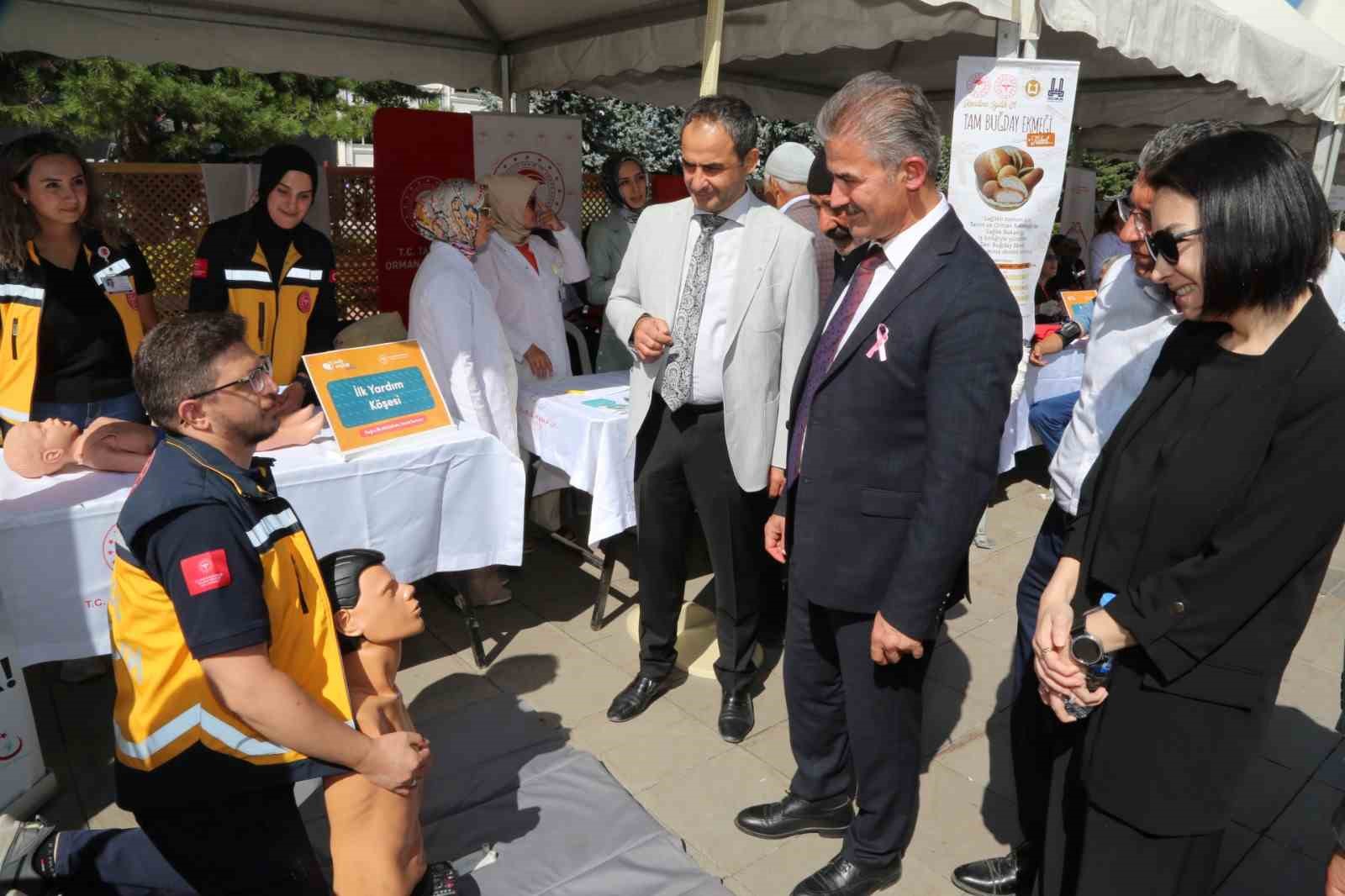 Erzurum&rsquo;da Halk Sağlığı Şenliği&rsquo;ne yoğun ilgi