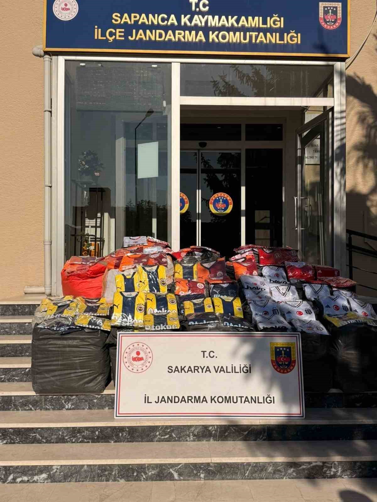 Sakarya’da 10 milyon liralık sahte forma ve ayakkabı operasyonu