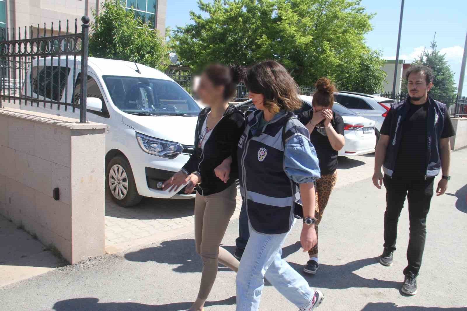 Konya’da sahte altın dolandırıcıları adliyeye sevk edildi