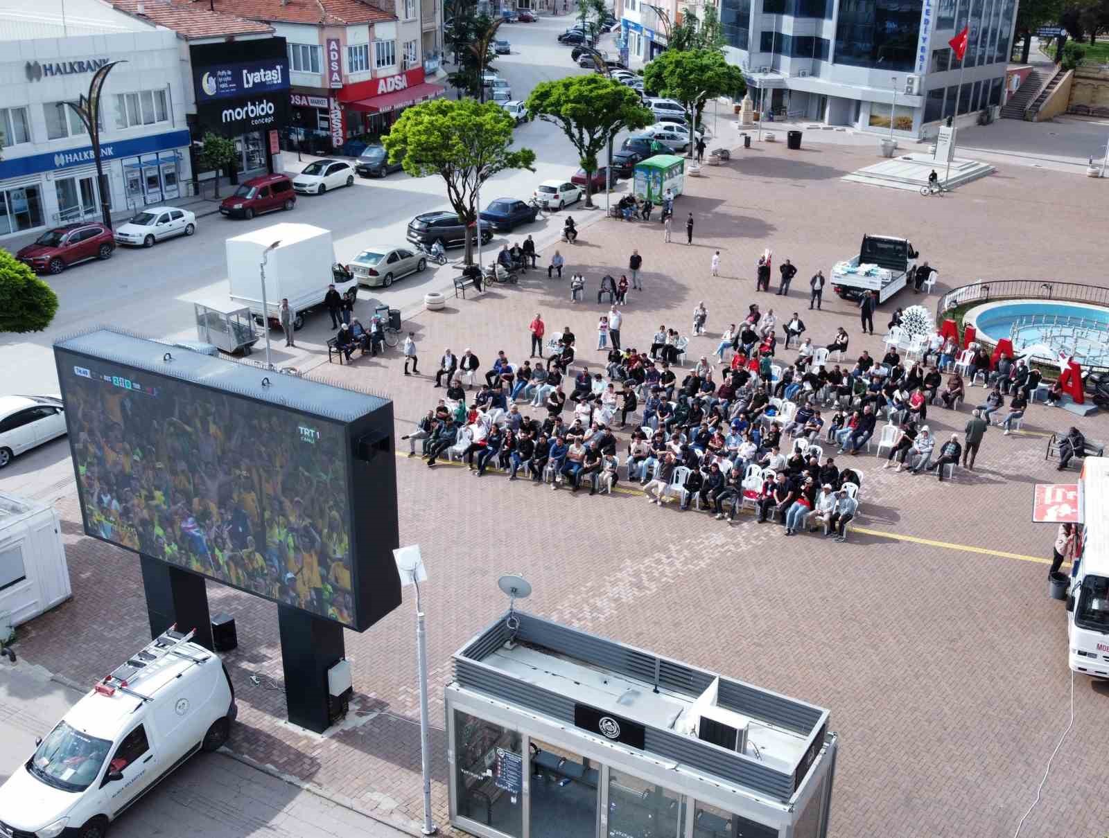 Milli maç heyecanı Alaca’da dev ekranda yaşandı