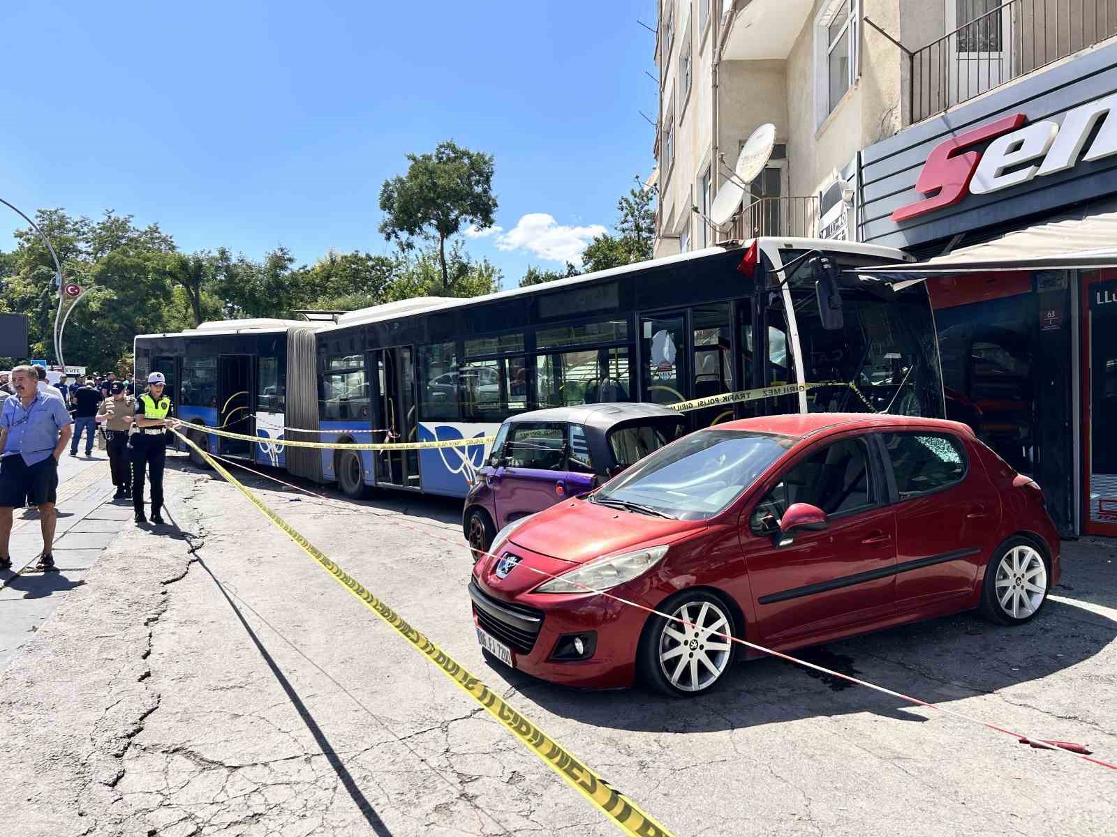 Ankara’da EGO otobüsü iş yerine girdi: 7 yaralı