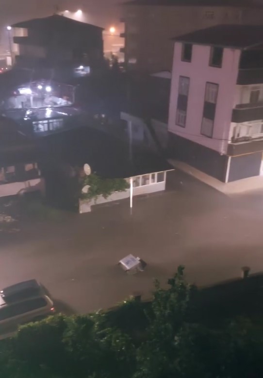 Çarşamba ilçesinde sağanak etkili oldu