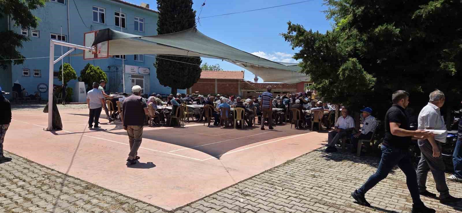 Gördes’te geleneksel köy hayrına yoğun ilgi