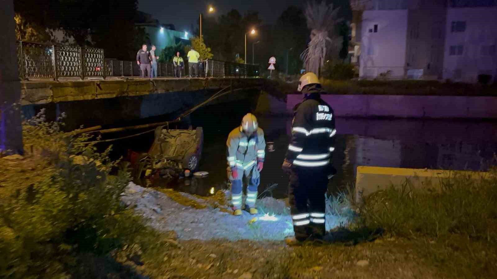 Hatay&rsquo;da otomobil su kanalına u&ccedil;tu: 2 yaralı