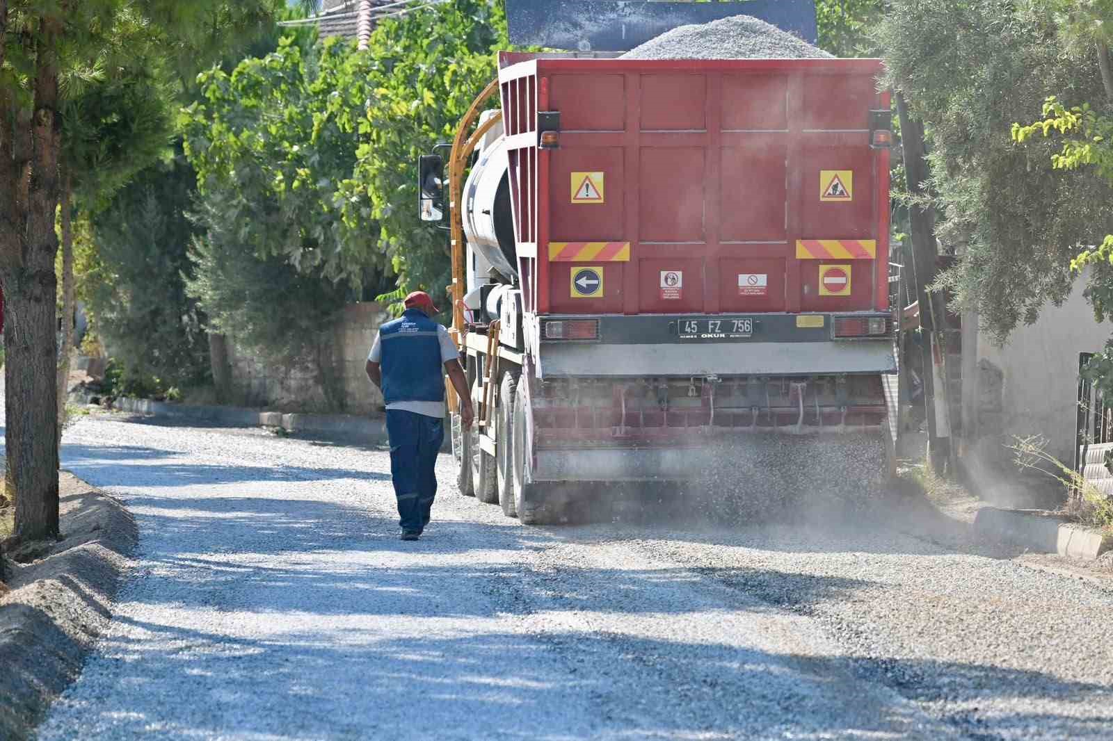 Alaşehir’de 3 mahalleyi rahatlatan asfalt hamlesi