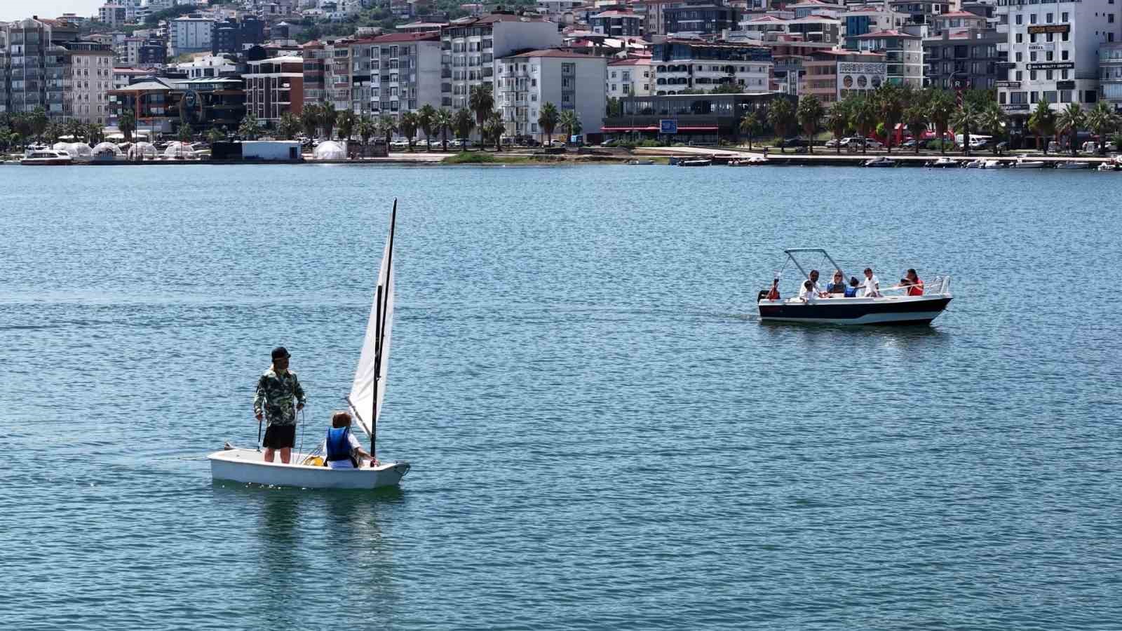 D&uuml;nyayı gezen İtalyan baba-oğul Samsun&rsquo;da sıcak ilgiyle karşılandı: "Hi&ccedil; unutmayacağız"