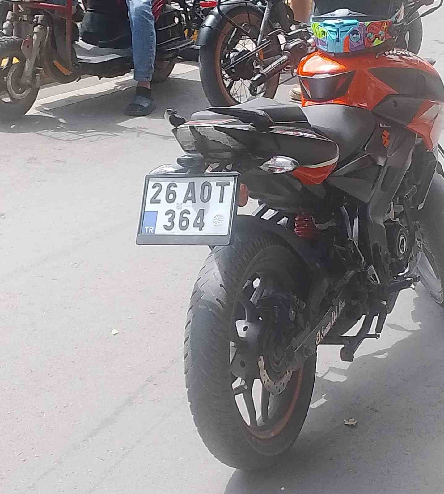 Eskişehir’de yaşı küçük motosikletlinin çarptığı yaya yaralandı