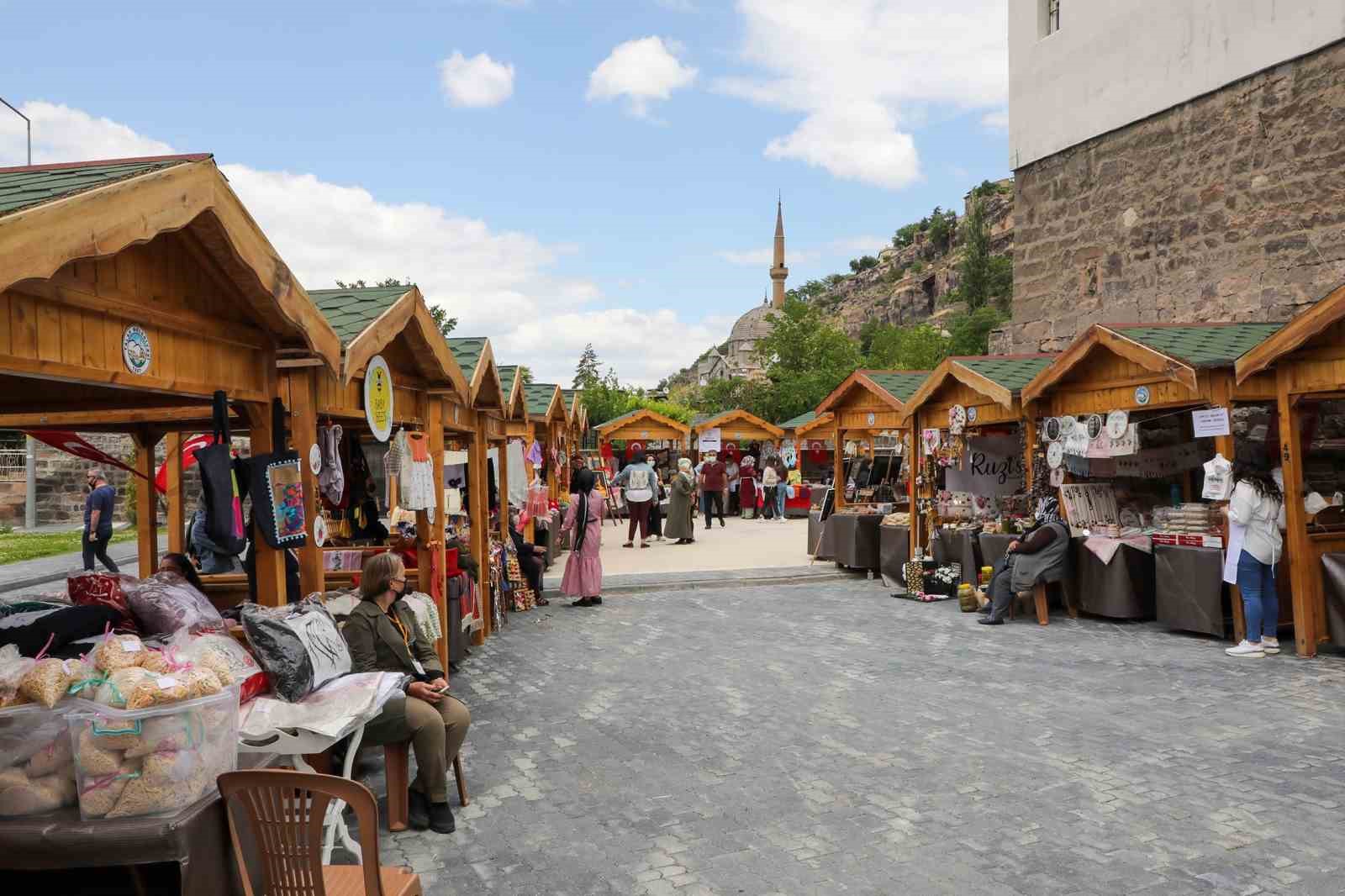 Bu Pazar Talas’ta ‘Maharetli Eller’ var