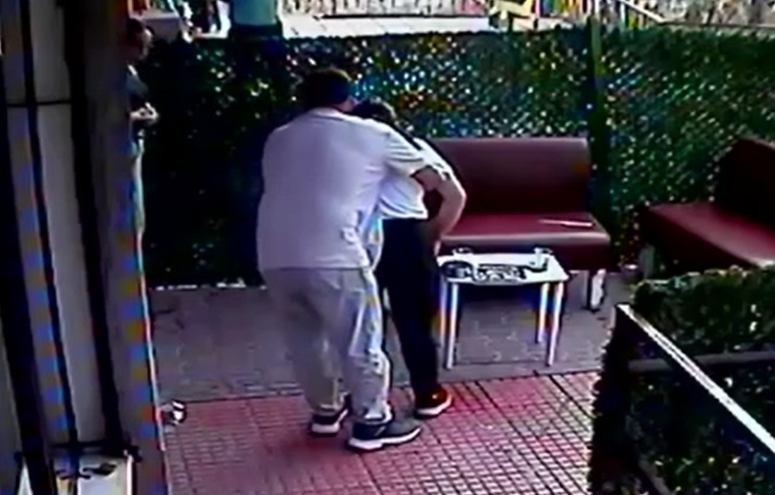 Boğazına cisim kaçan kadını ‘Heimlich’ manevrasıyla kurtaran kuaför o anları anlattı