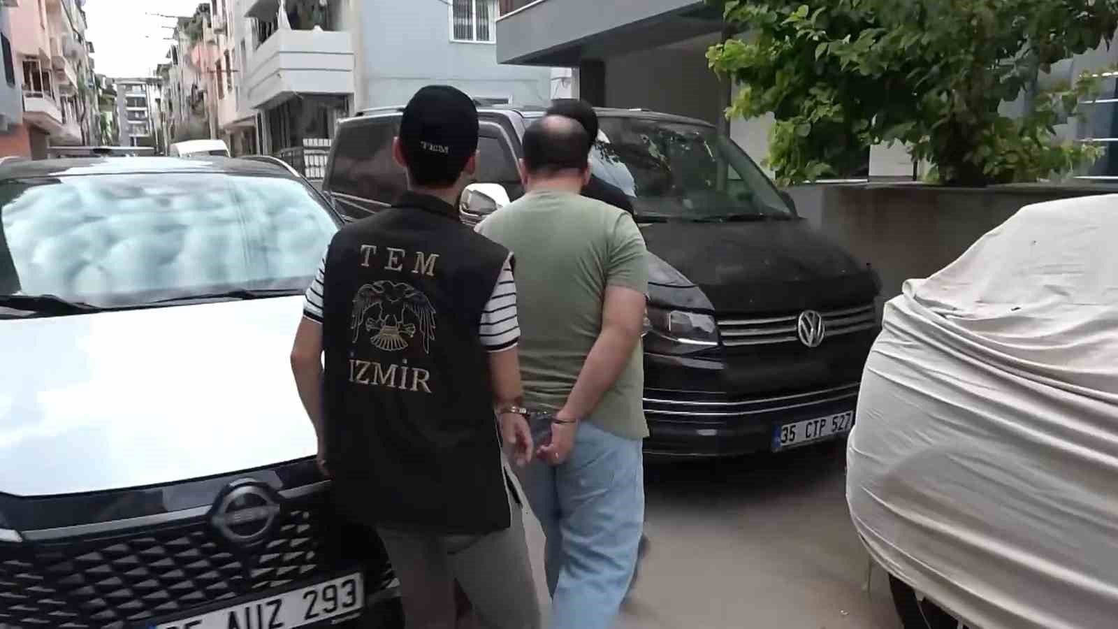 İzmir merkezli 12 ilde FETÖ operasyonu: 80 şüpheli yakalandı
