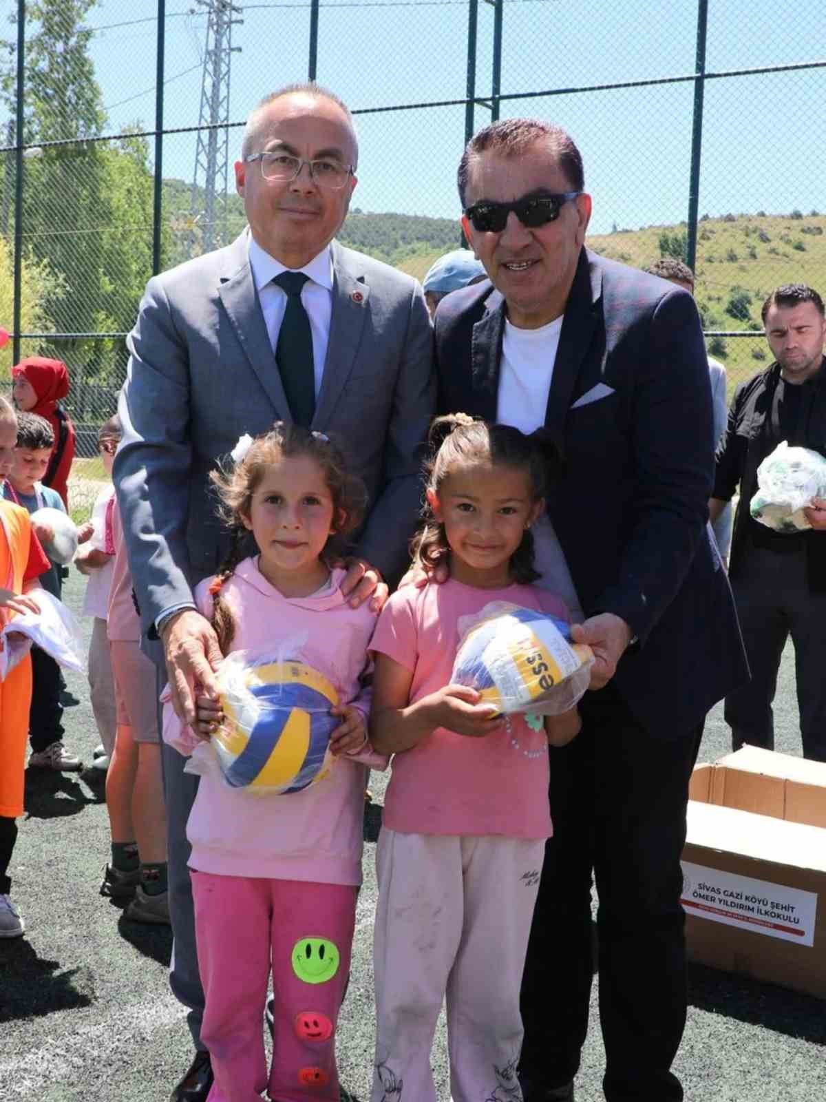 Gaziköy’e spor desteği