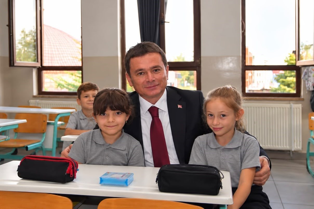 Başkan Aydın öğrencilerin ilk gün heyecanını paylaştı