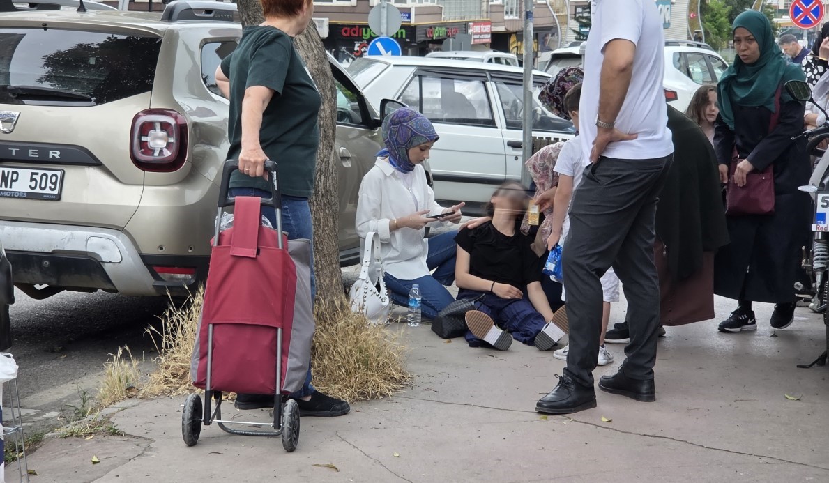 YKS heyecanı: Kimi son dakika yetişti, kimi geç kaldı, kimi gözyaşlarına boğuldu
