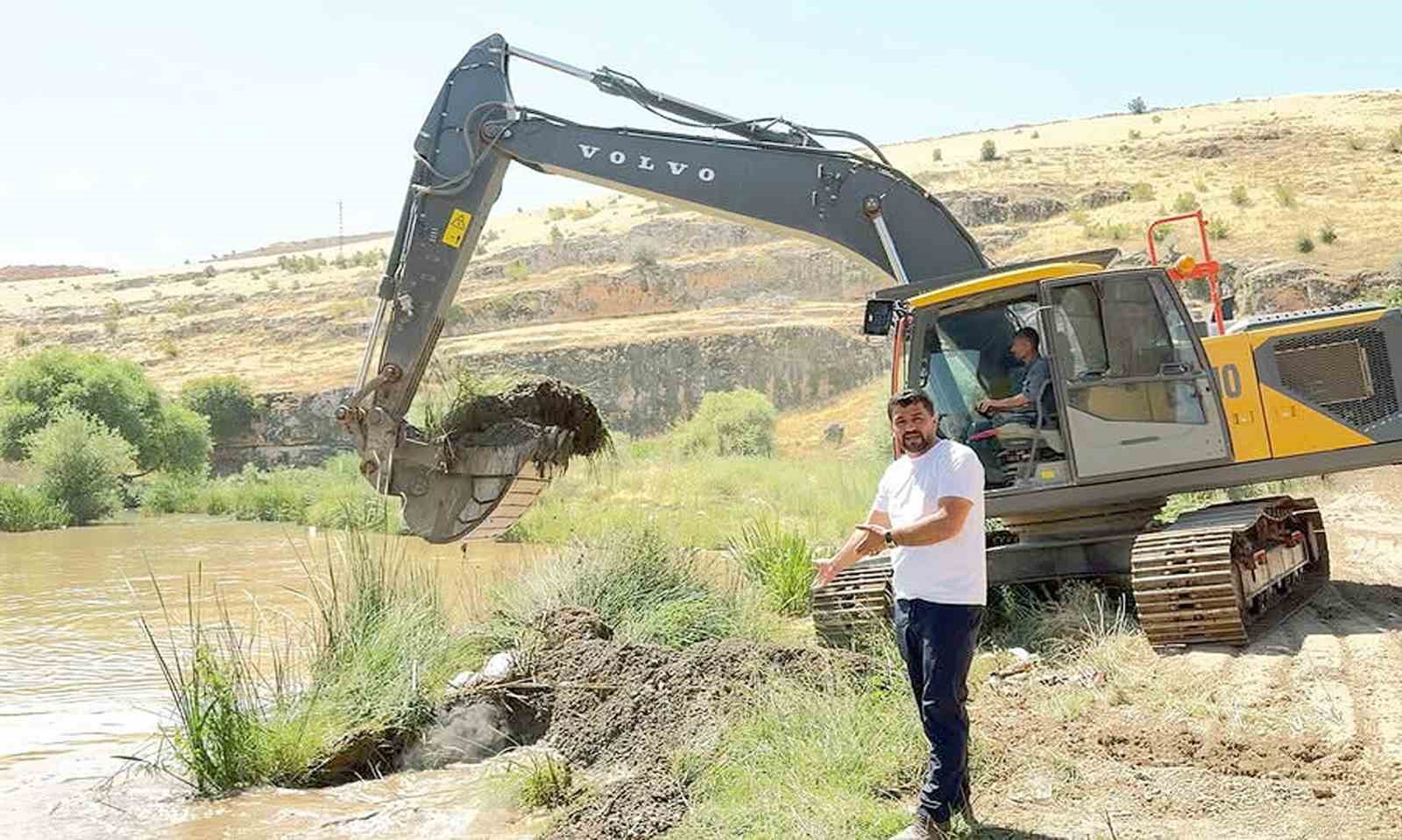 Atilla Sarıkaya, Sıtma Pınar Çayı Piknik Alanını atıklardan temizletti