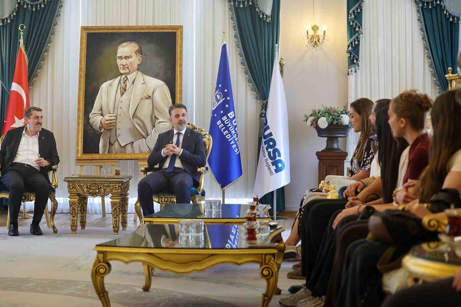 Başkan Vekili Biba, şampiyon marşın bestecilerini ağırladı