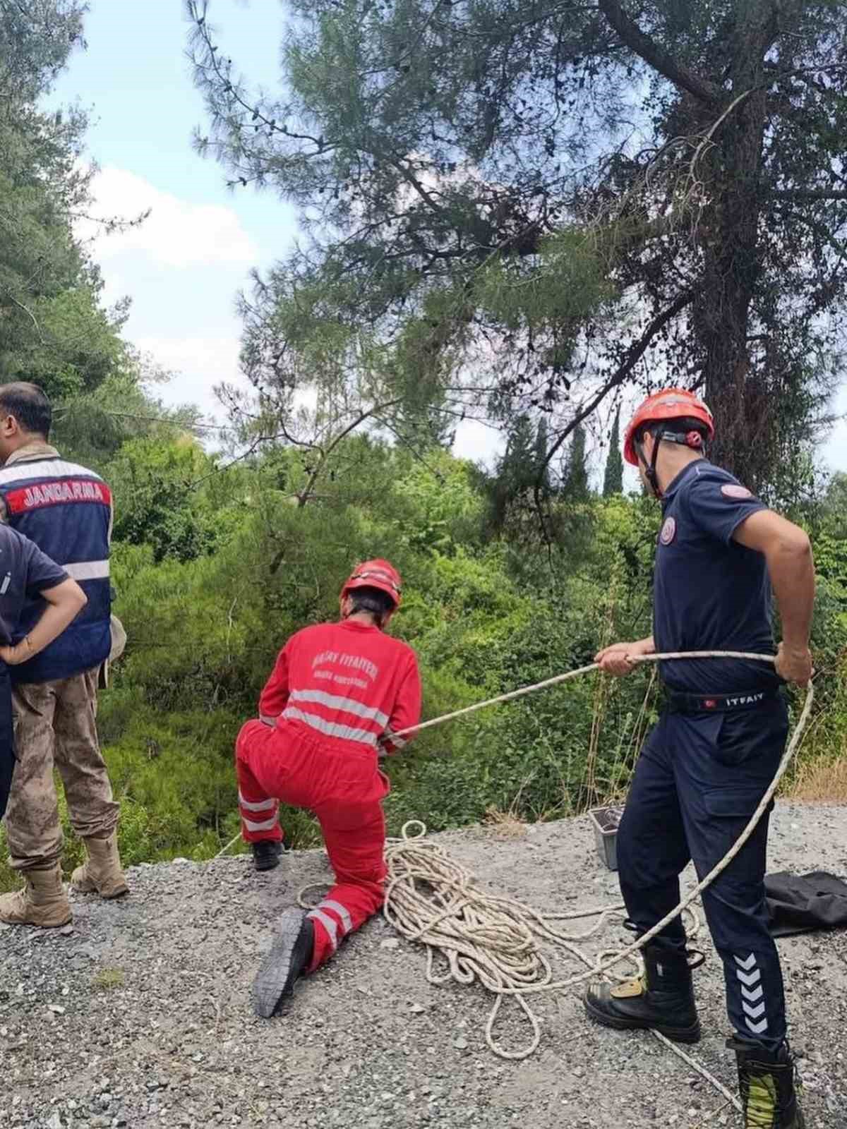 Dörtyol’da uçurumdan uçan otomobilin sürücüsü yaralandı