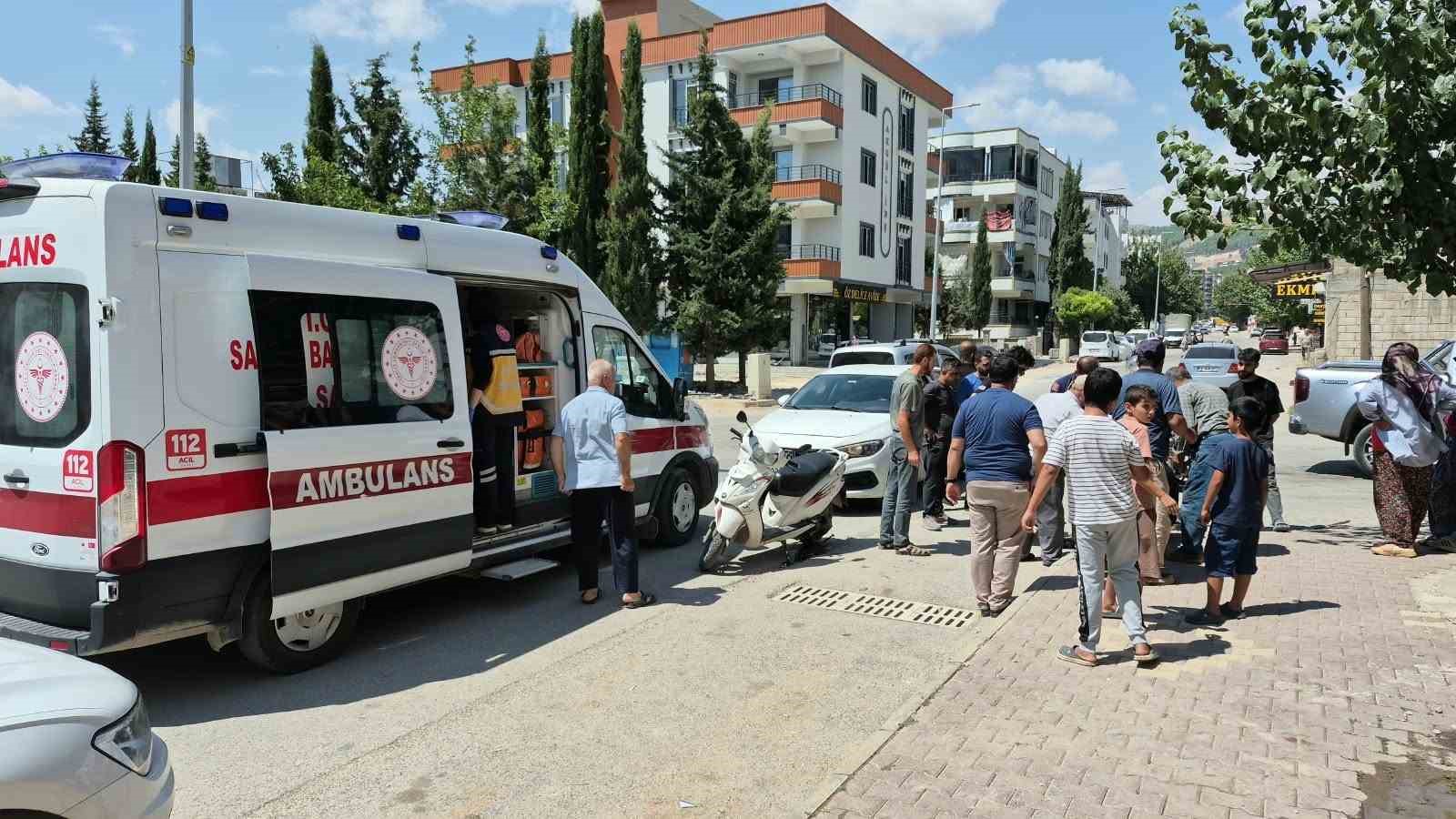 Minibüs ile motosiklet çarpıştı: 2 Yaralı