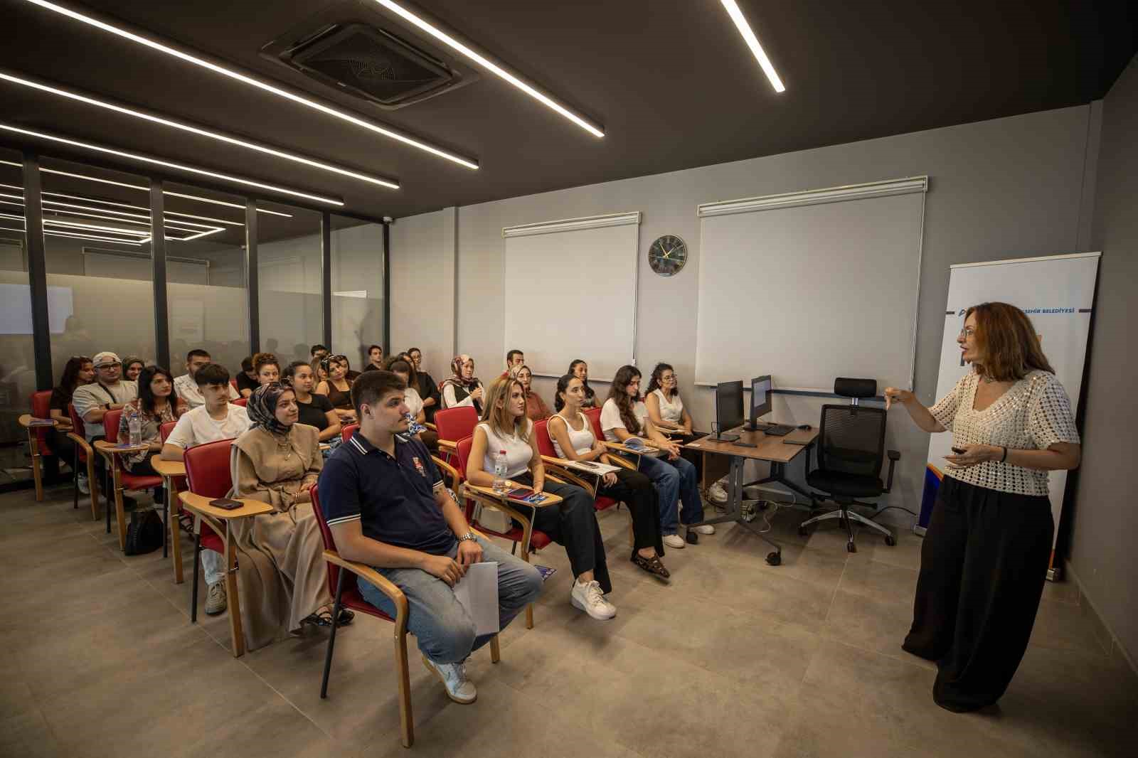 Mersin’de gençler iş dünyası ile buluştu