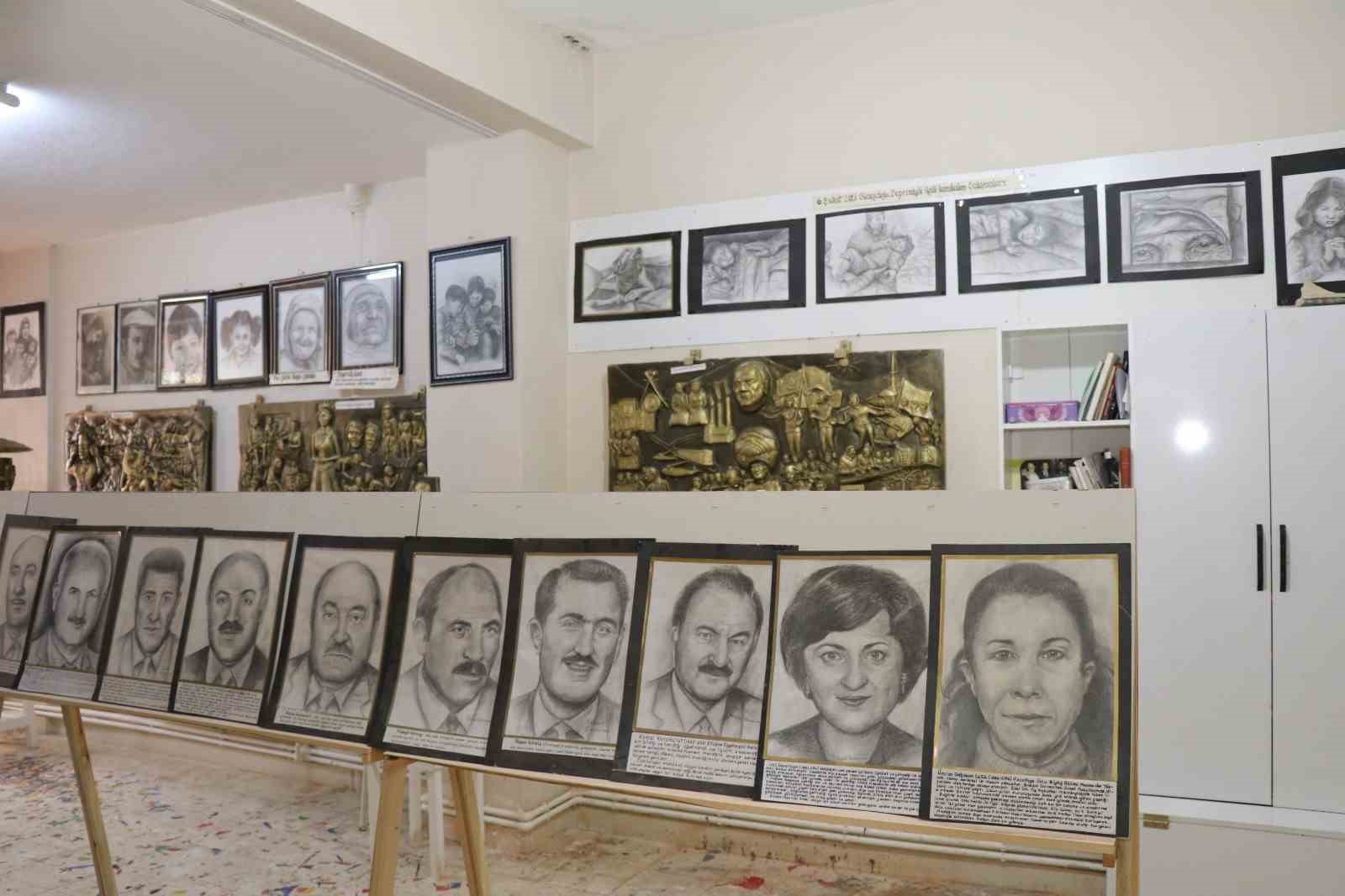 Oltu&rsquo;da r&ouml;lyef ve karakalem sergisi a&ccedil;ıldı