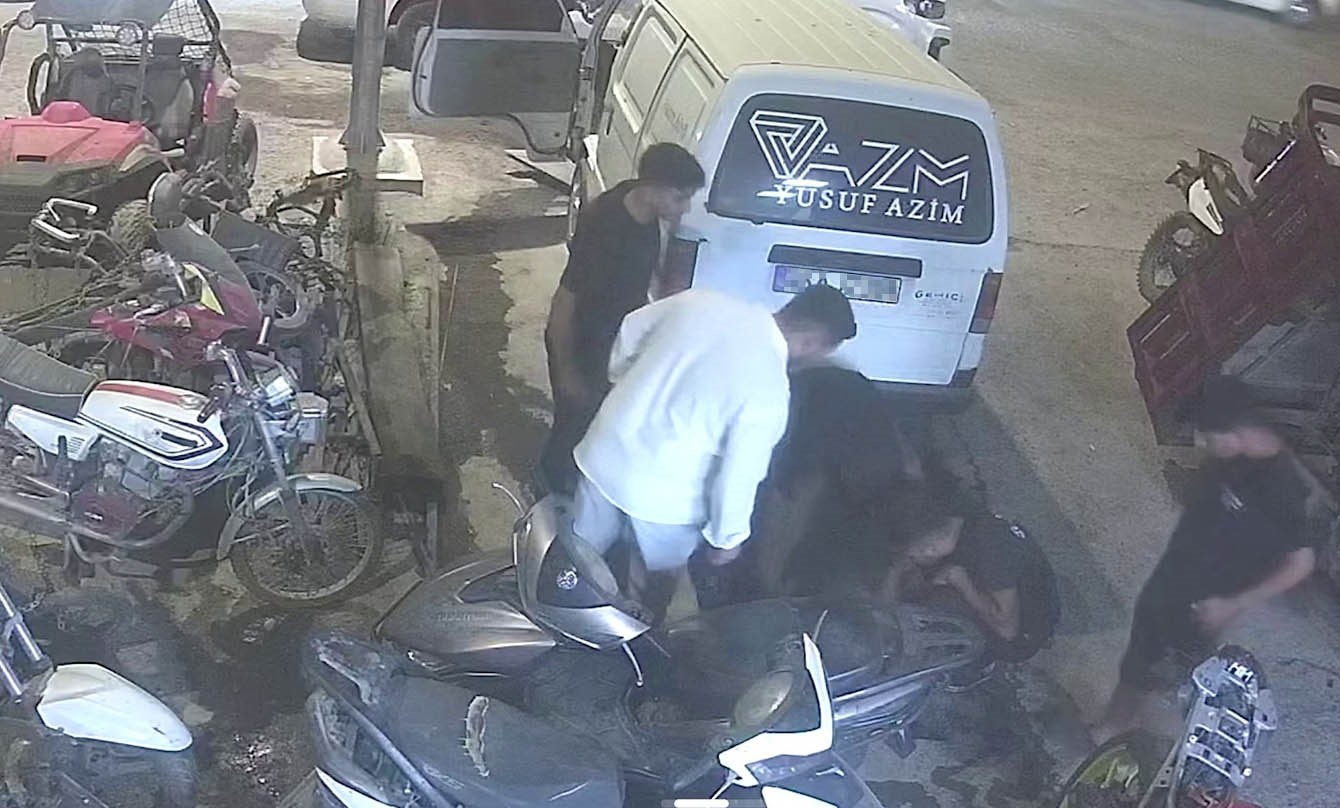 Arkadaşına selam vermek için girdiği işyerinde tamir kanalına düştü