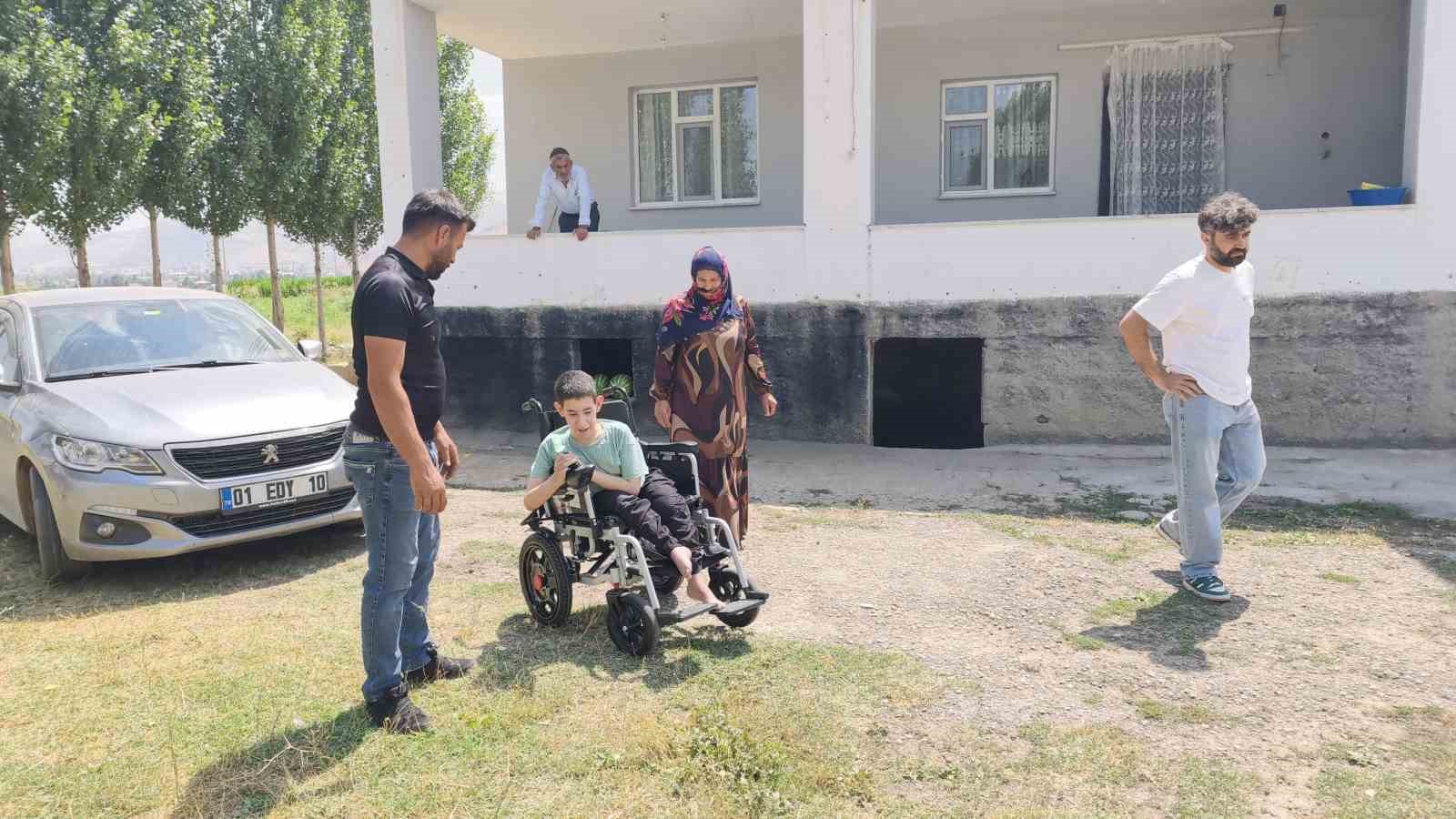 Spina Bifida hastalığı bulunan Yusuf&rsquo;a ak&uuml;l&uuml; sandalye desteği
