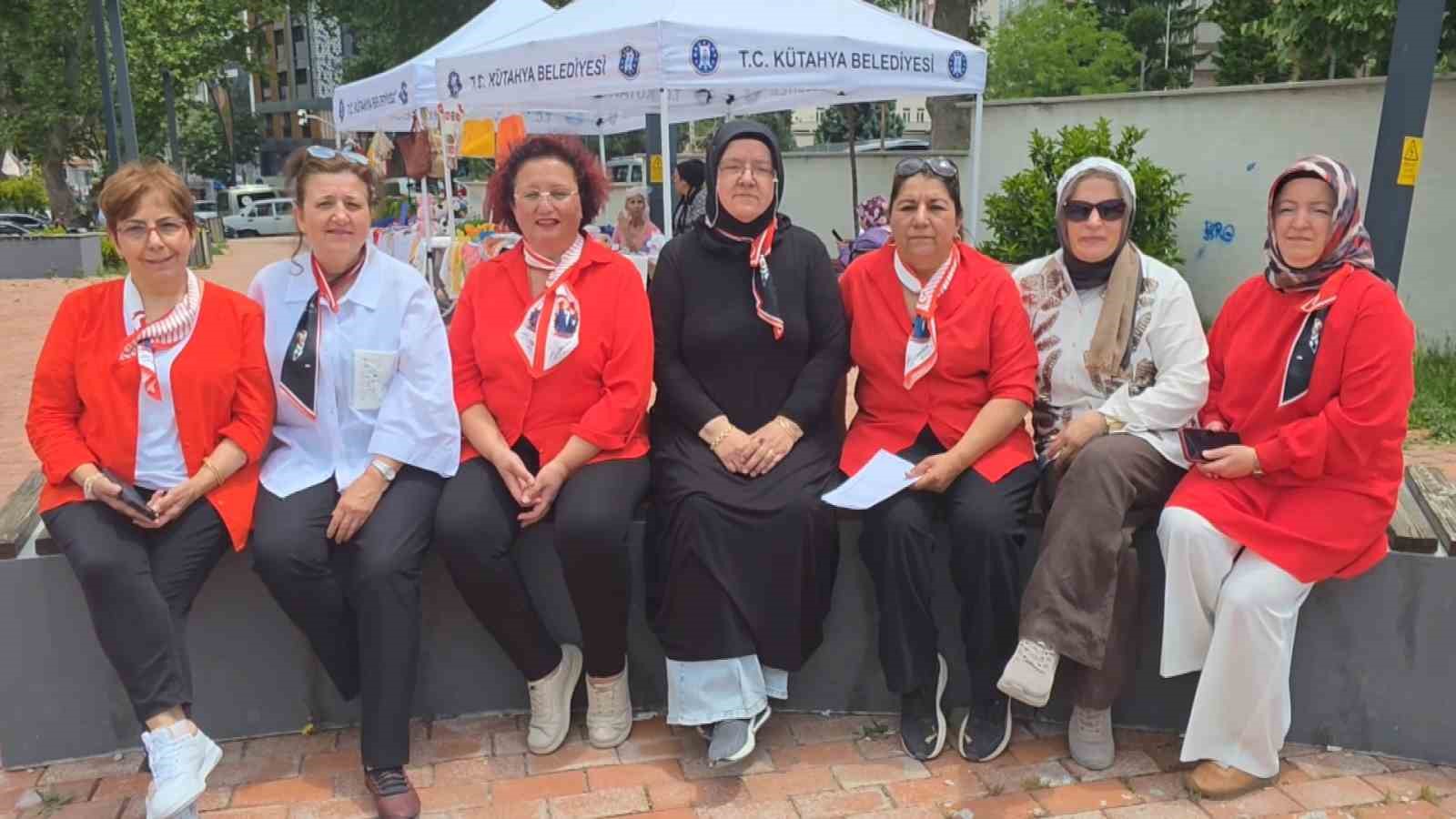 K&uuml;tahya&rsquo;da el emeği &uuml;r&uuml;nler g&ouml;r&uuml;c&uuml;ye &ccedil;ıktı