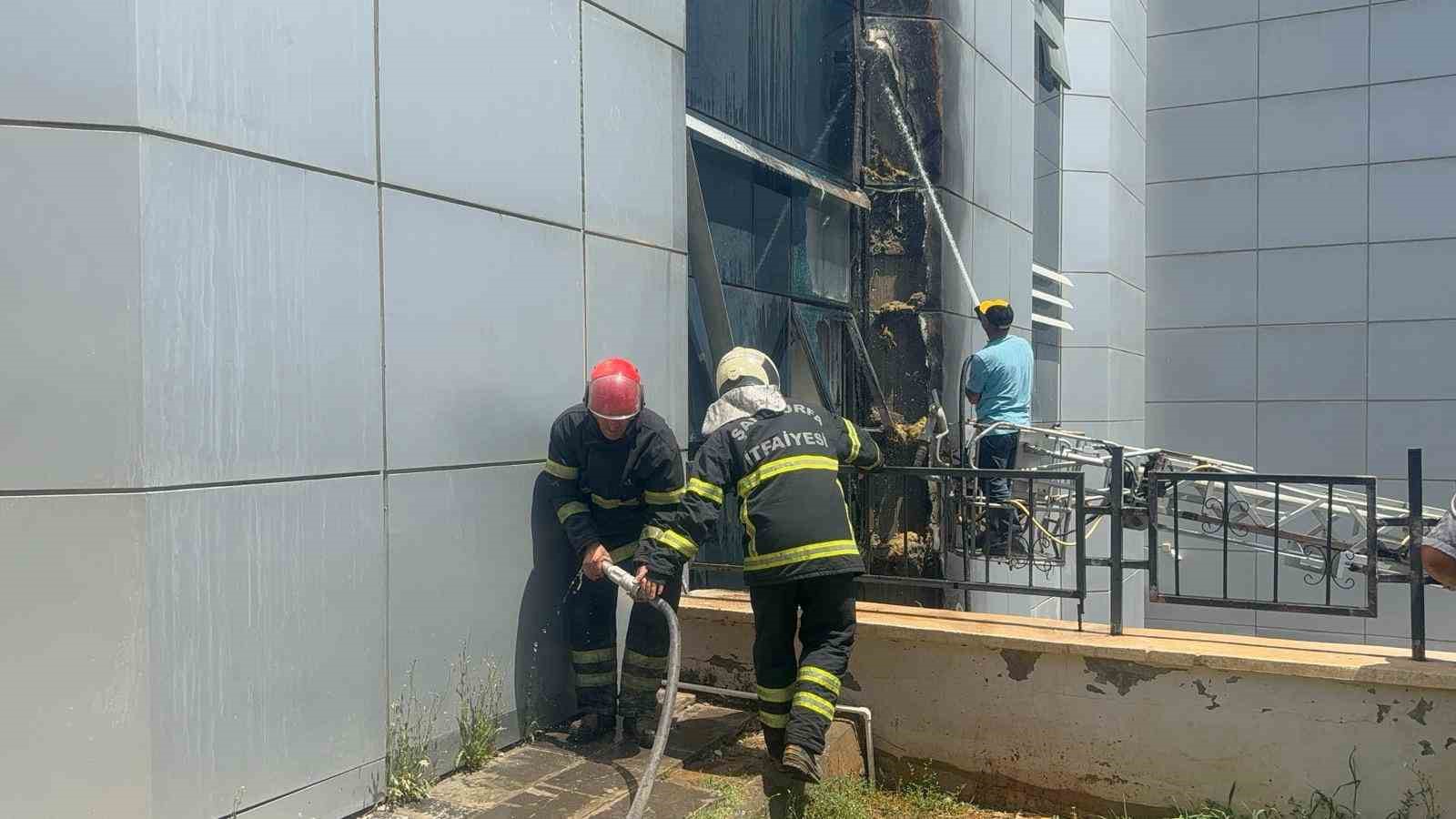Harran &Uuml;niversitesi Tıp Fak&uuml;ltesi Hastanesinde korkutan yangın